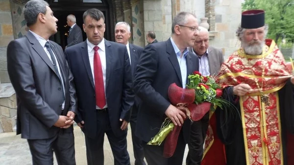 Станишев си призна, че коалицията с ДПС носи негативи