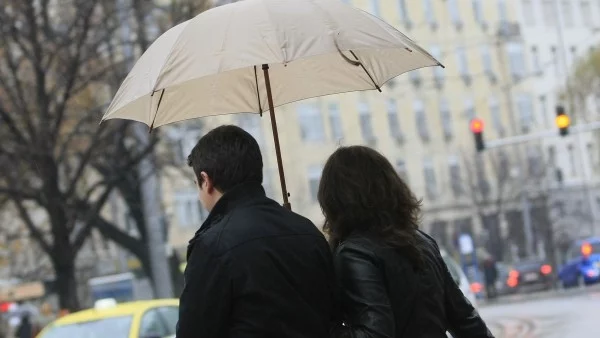 Валежите постепенно ще отслабват, максималните температури ще са между 15° и 20°