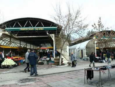 Затвориха нелегалния битак на пазара в Шумен