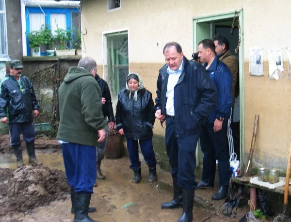 Миков обещава помощ за пострадалите от наводненията