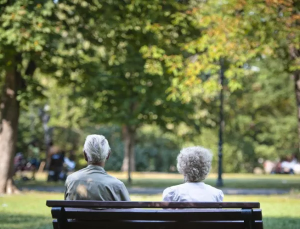 Ниските пенсии принуждават почти половината пенсионери у нас да работят