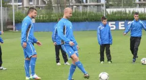 {{ otherArticle[0].article.title }}