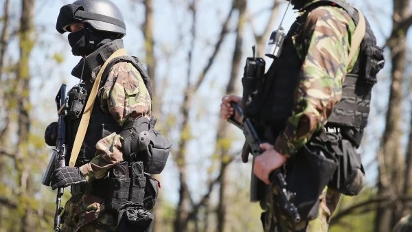 Проруски сепаратисти превзеха военни бази в Донецк
