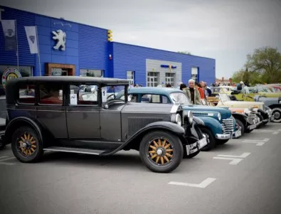 Страхотни ретро автомобили взеха участие на парада в Сливен