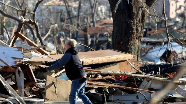 Жертвите на торнадото в Оклахома и Арканзас растат