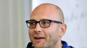 {{ otherArticle[0].article.title }}