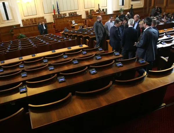 Разпадът е пълен - кворум в Народното събрание няма
