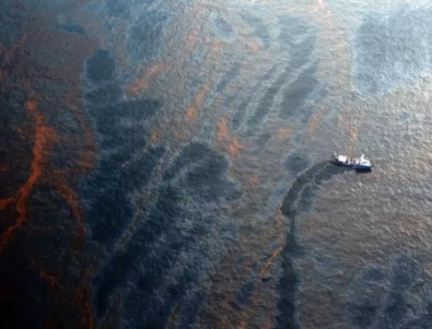 Около 40 000 литра петрол са се разлели във водите край Патагония