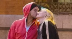 {{ otherArticle[0].article.title }}