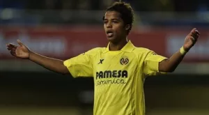 Бившата на Дос Сантос се гаври с него