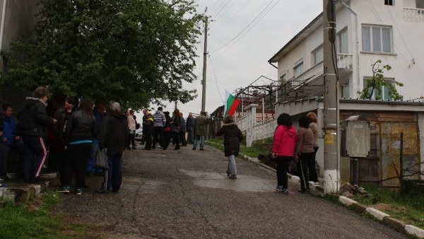 Изгонените от Розово бяха топло посрещнати в Крън