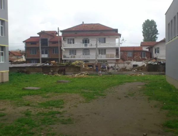 Скандалната конюшня в Пловдив вече е премахната