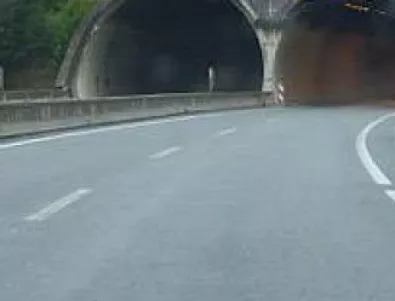 Движението в тунел „Траянови врата“ на АМ „Тракия“ ще се осъществява двупосочно в тръбата в посока София