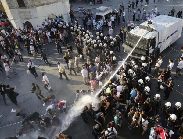 Протести след трагедията в Сома, планират се и стачки
