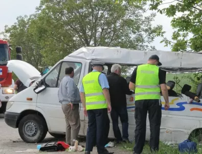 Бус катастрофира на АМ „Тракия“ в посока Пловдив