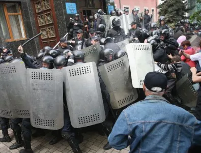 Проруски активисти щурмуваха Службата за сигурност в Донецк