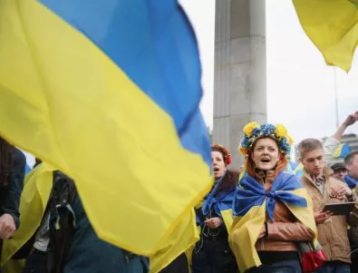 От днес украинците пътуват без визи в ЕС