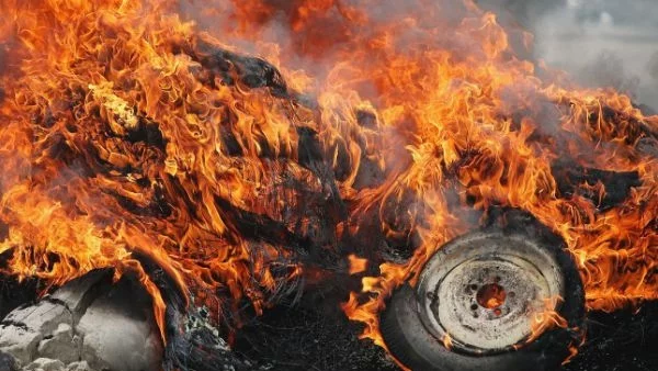 Колата на районния прокурор на Пазарджик е била запалена 