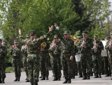 Гергьовден ще бъде украсен с музикален военен парад