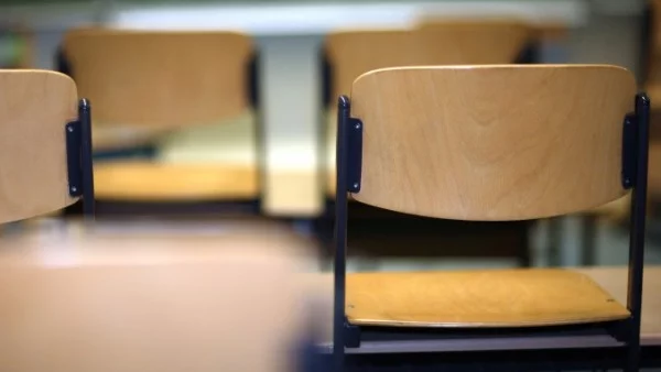 Държавата защити определени специалности в средното образование