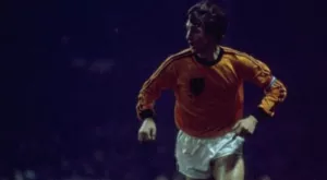 ВИДЕО: Един от най-елегантните финтове във футбола е измислен от Кройф