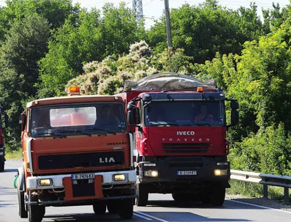 Спират камионите по натоварени пътища в петък и неделя