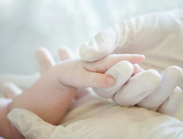 Дават на прокурор случая с починалото новородено в Тетевен