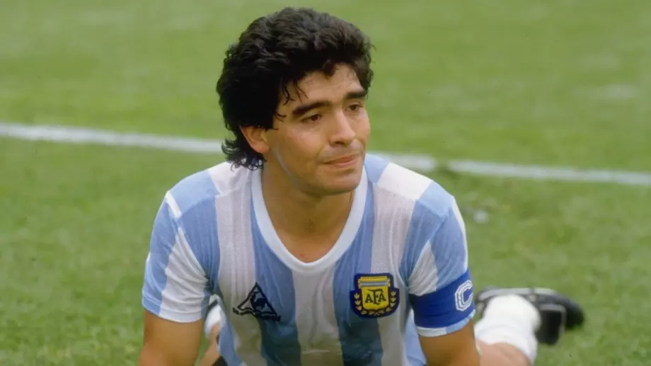Въпреки COVID-19: Над 1 милион души се сбогуват с Диего Марадона в Аржентина