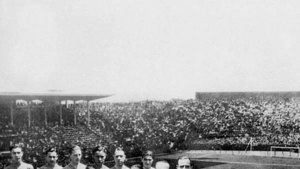 1934 Италия - у дома и стените, и съдиите помагат на скуадра адзура