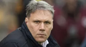 Ван Бастен напусна АЗ заради проблеми със сърцето