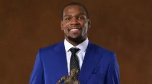 Най-лютият спор в баскетбола в последно време завърши с прегръдка заради Коби