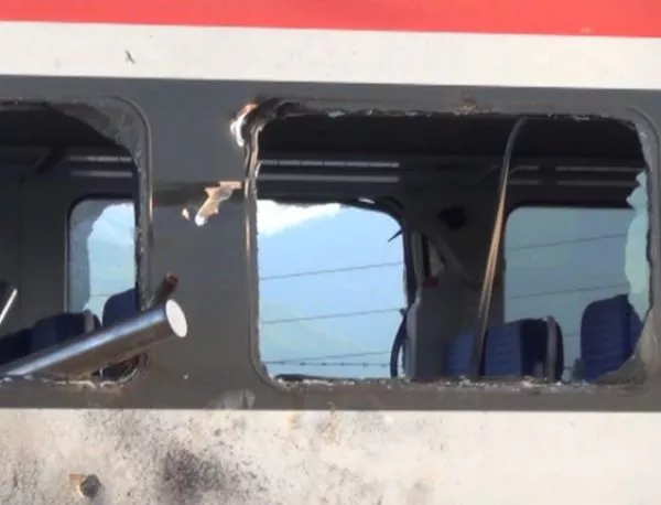 Два пътнически влака се сблъскаха в Тайланд