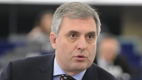 Калфин засече и Домусчиев - предлагам на 1000 лв. доход 3 лв. повече осигуровки