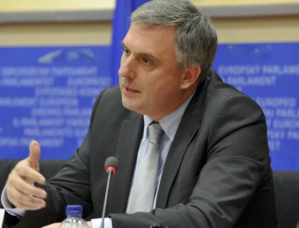 Калфин: Оставката на управителя на БНБ няма да реши кризата с КТБ