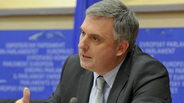 Калфин: Коалиция се прави с диалог, а не с ултиматуми и последни предупреждения
