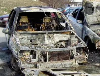 Кола се запали в движение и изгоря в София