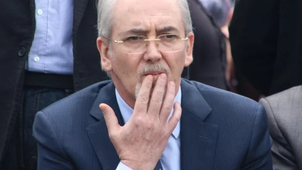 Жив дявол