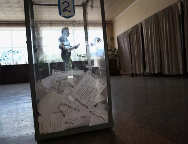 В Донбас гласуват за президент и парламент