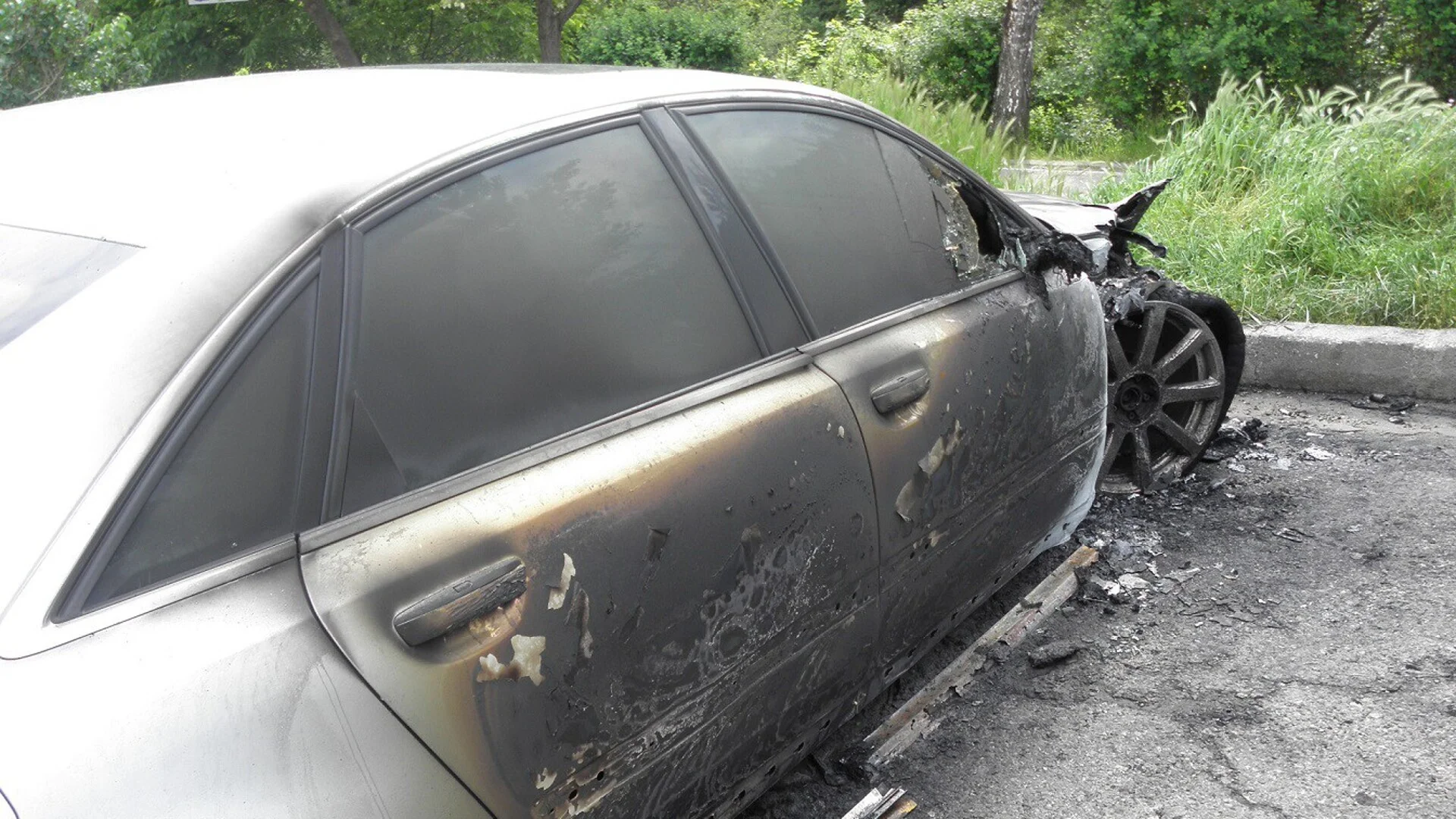 Китайски автомобил се самозапали и едва не уби водач в Русия (ВИДЕО)