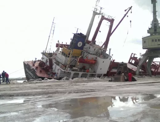 Пристанище "Варна" е затворено за маневри за всички кораби