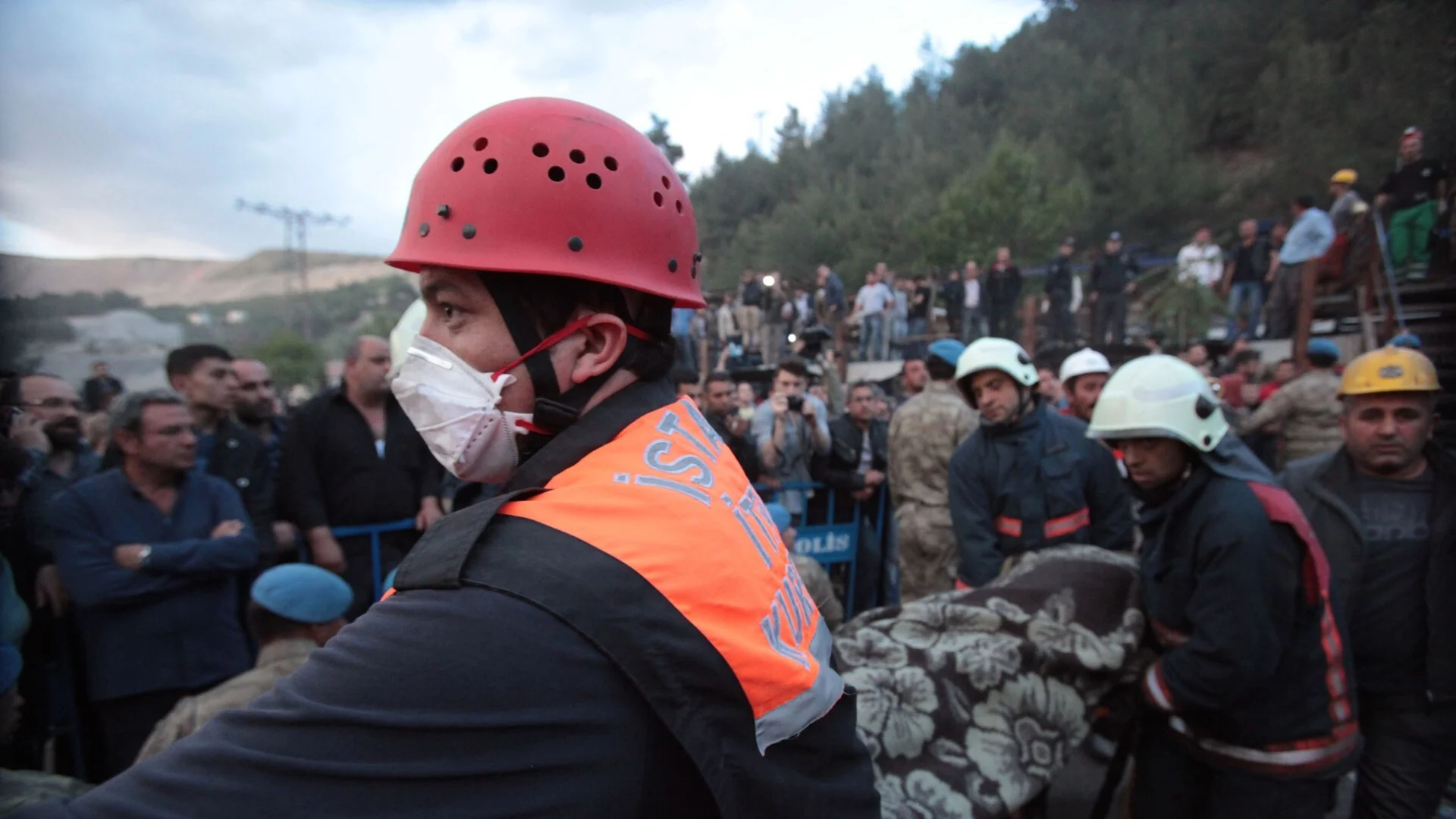 При инцидент във въглищна мина в Полша: Пострадаха миньори, има и изчезнали