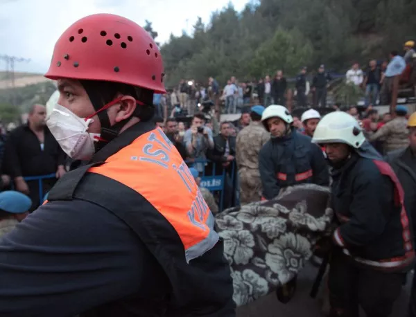 Най-малко 18 миньори са блокирани в мина в Турция