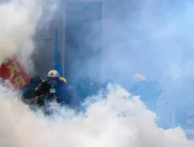 Полицията в Истанбул ползва сълзотворен газ срещу жени 