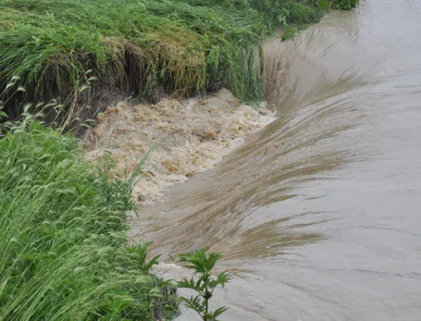  Нивото на река Огоста продължава да се покачва