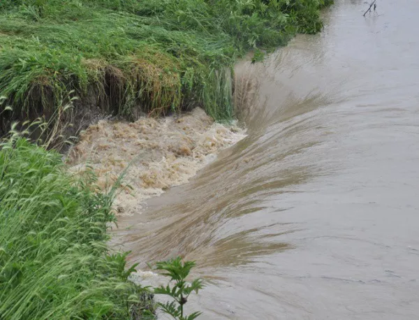 Заради обявения "оранжев код" реките във Велико Търново са под наблюдение