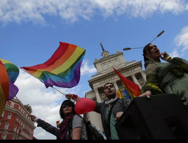 Посланици призоваха за толерантност към гейовете 