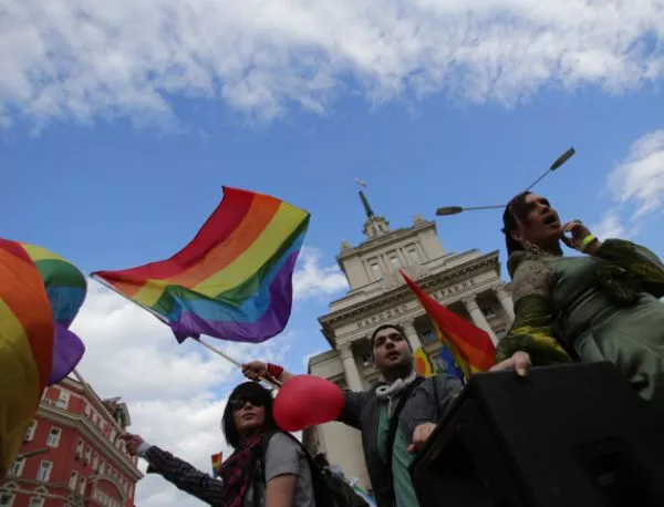 Протест пред Столична община срещу гей парада 
