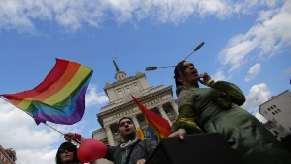 Организаторите на гей парада в челен сблъсък с националистическите партии