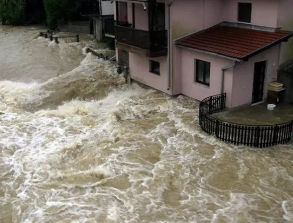 60 френски града са в извънредна ситуация заради проливни дъждове