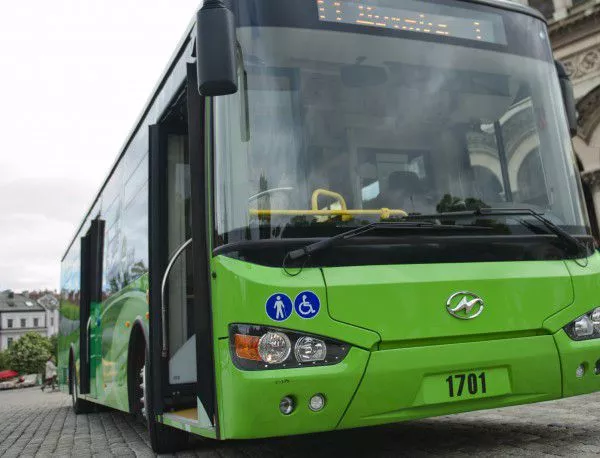 32 общини получават специални автобуси за хора с увреждания